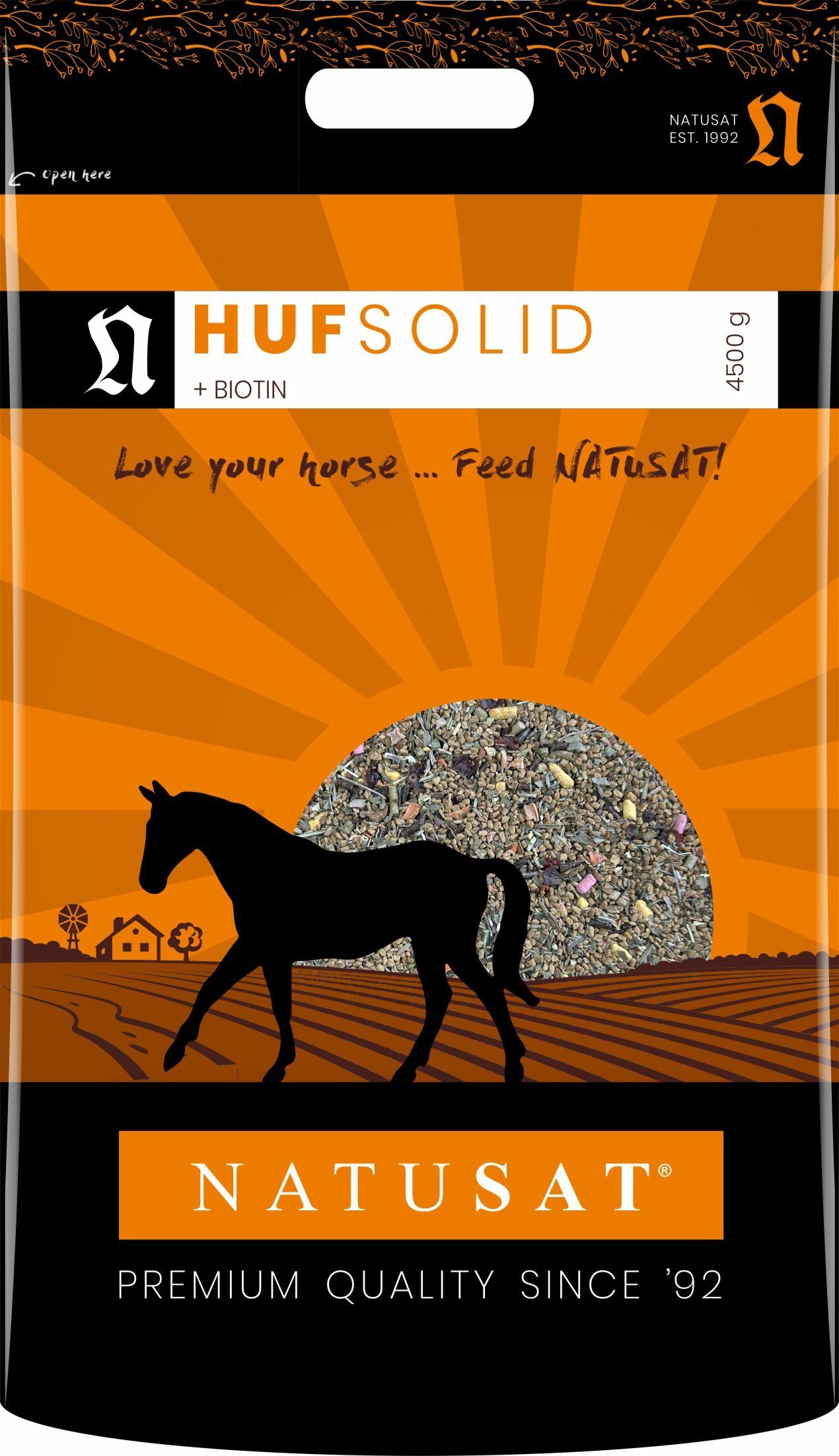Verpackung von Natusat HufSolid. Schwarzer Beutel mit orangefarbenem Hintergrund. Enthält ein Pferde-Silhouette und Produktinformationen.