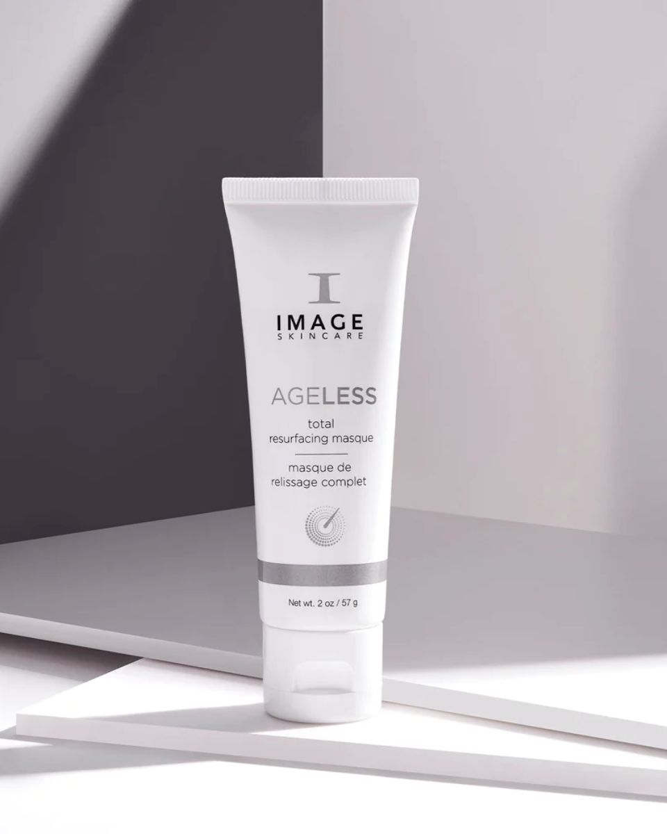 Weiße Tube mit Produktnamen und Logo. Text: IMAGE Skincare, AGELESS total resurfacing masque, 2 oz / 57 g.