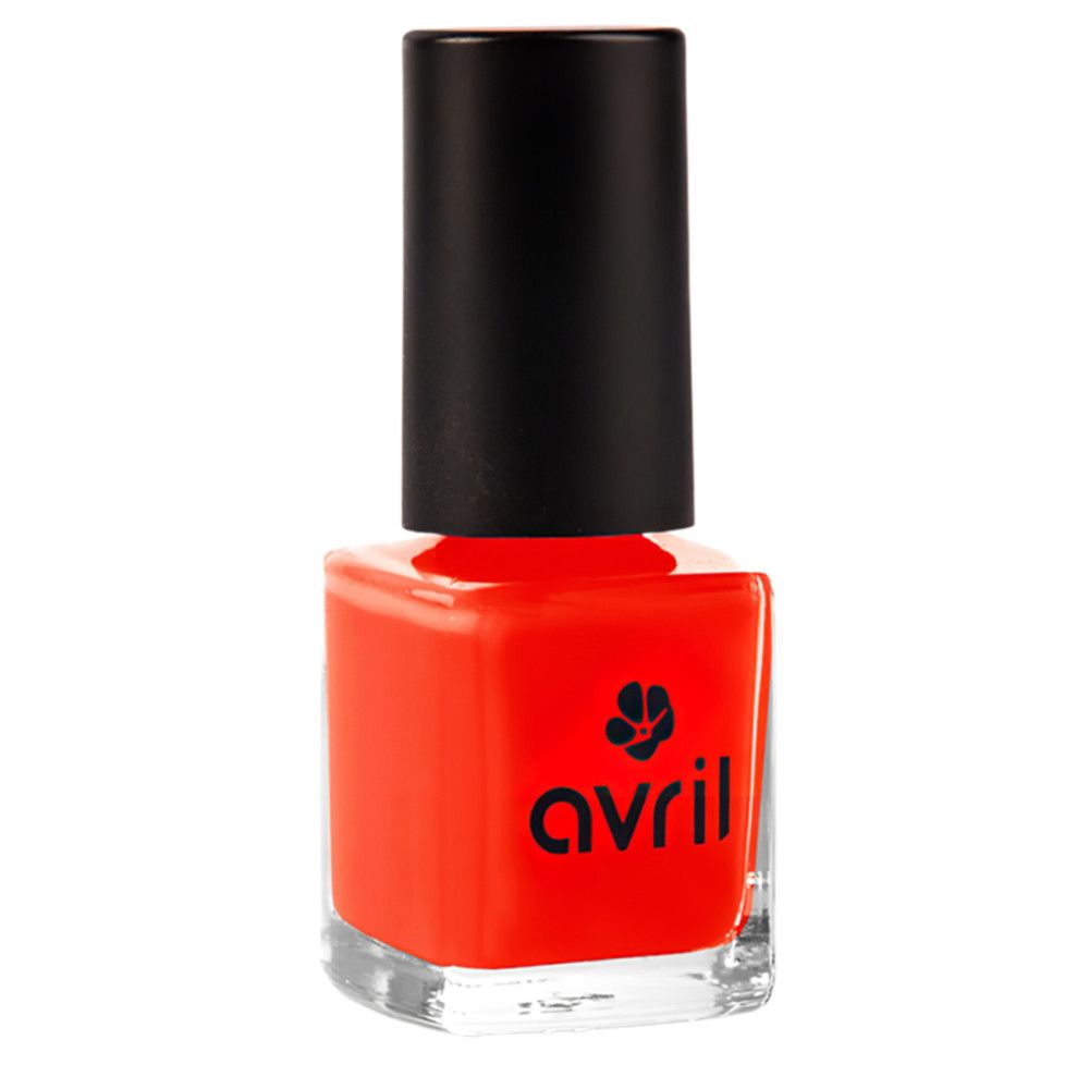 Nagellackflasche mit schwarzem Deckel. Quadratische Flasche mit rotem Lack. Schwarzer Schriftzug "avril" und Logo.