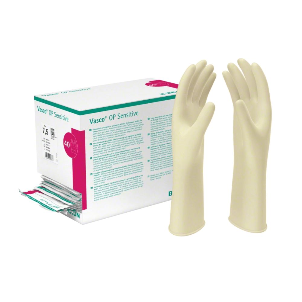Beige OP-Handschuhe neben einer Verpackung. Auf der Verpackung steht "Vasco OP Sensitive". Handschuhe sind lang und aus Gummi.