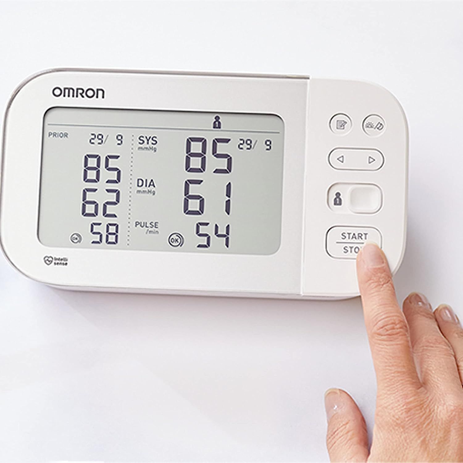 OMRON Smart Automatisches Blutdruckmessgerät Oberarm mit AFib-Erkennung, klinisch validiert