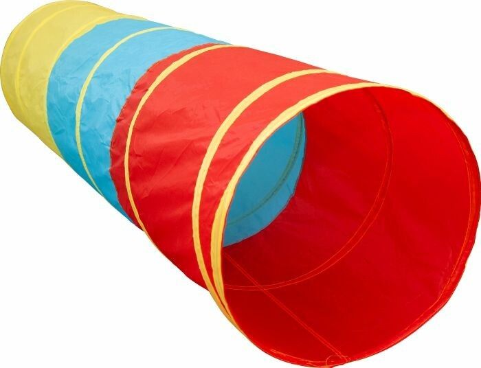 Bunter Spieltunnel. Rot, gelb und blau. Zylindrische Form. Offene Enden. Für Kinder.