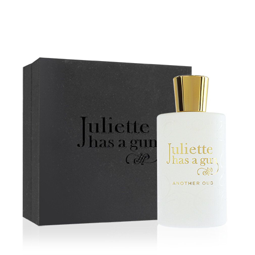 Schwarze Verpackung und weiße Flasche mit goldener Kappe. Goldener Schriftzug: Juliette has a gun, Another Oud.