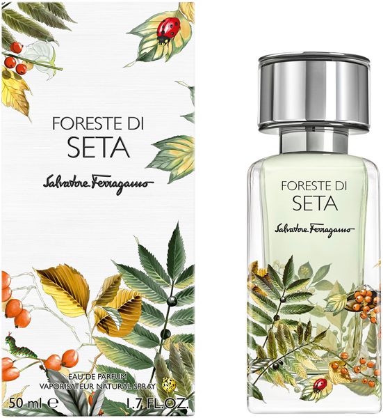 Salvatore Ferragamo Foreste di Seta EdP Nat. Spray. Flakon und Verpackung mit floralem Design. Aufschrift: Foreste di Seta, Salvatore Ferragamo.