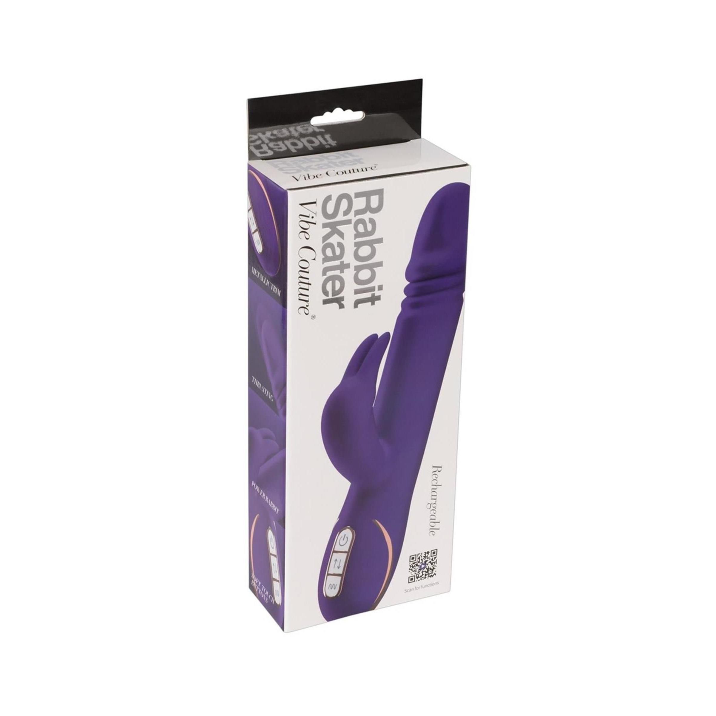 Lila Vibrator in Verpackung. Aufschrift: Rabbit Skater, Vibe Couture. Wiederaufladbar.