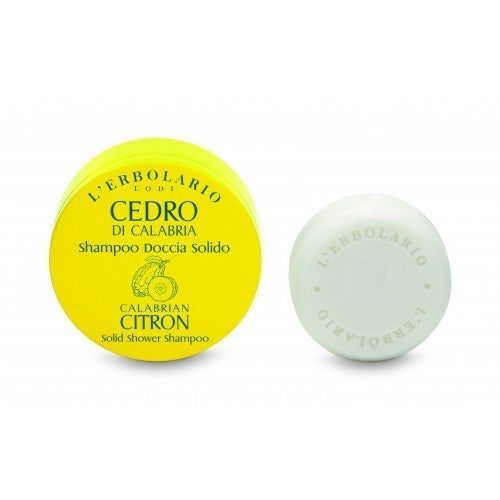 Gelbe Dose und runde Seife. Auf der Dose steht: L'Erbolario, Cedro di Calabria, Shampoo Doccia solido, Calabrian Citron.
