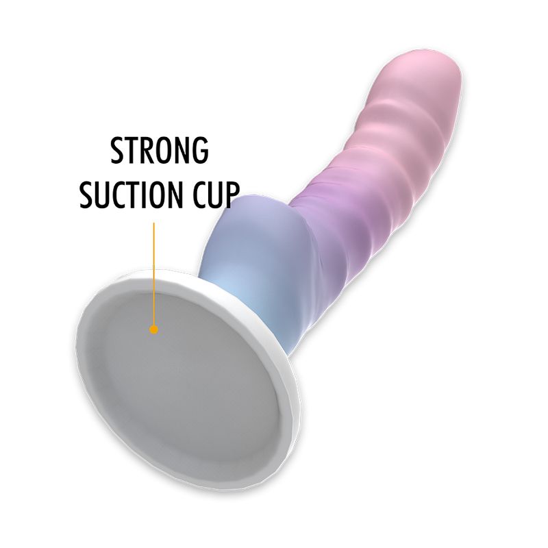 Dildo mit starkem Saugnapf. Rosa, Lila und Blau. Weißer Sockel.