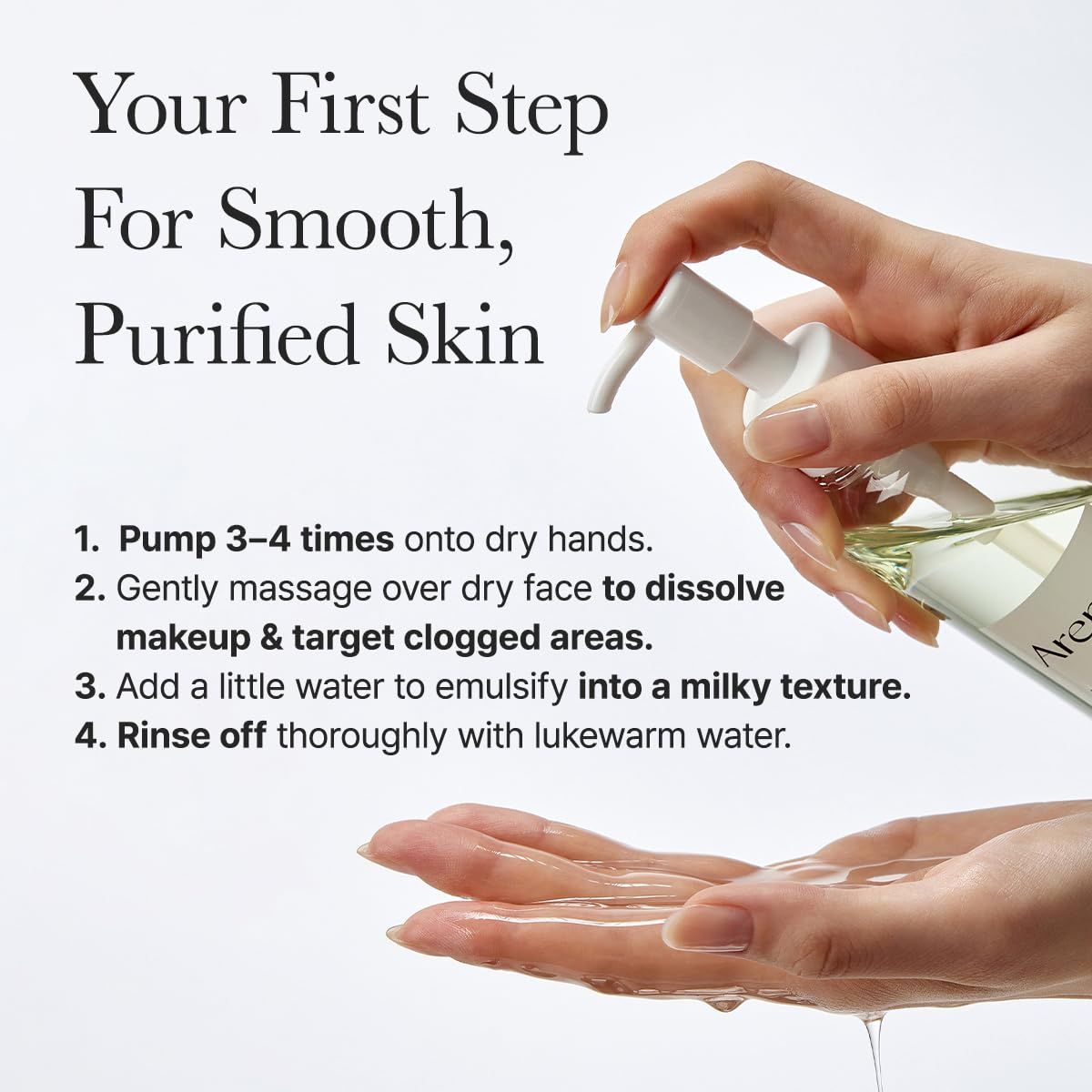 Hände pumpen Arencia Pore Melt Mochi Cleansing Oil in eine Handfläche.