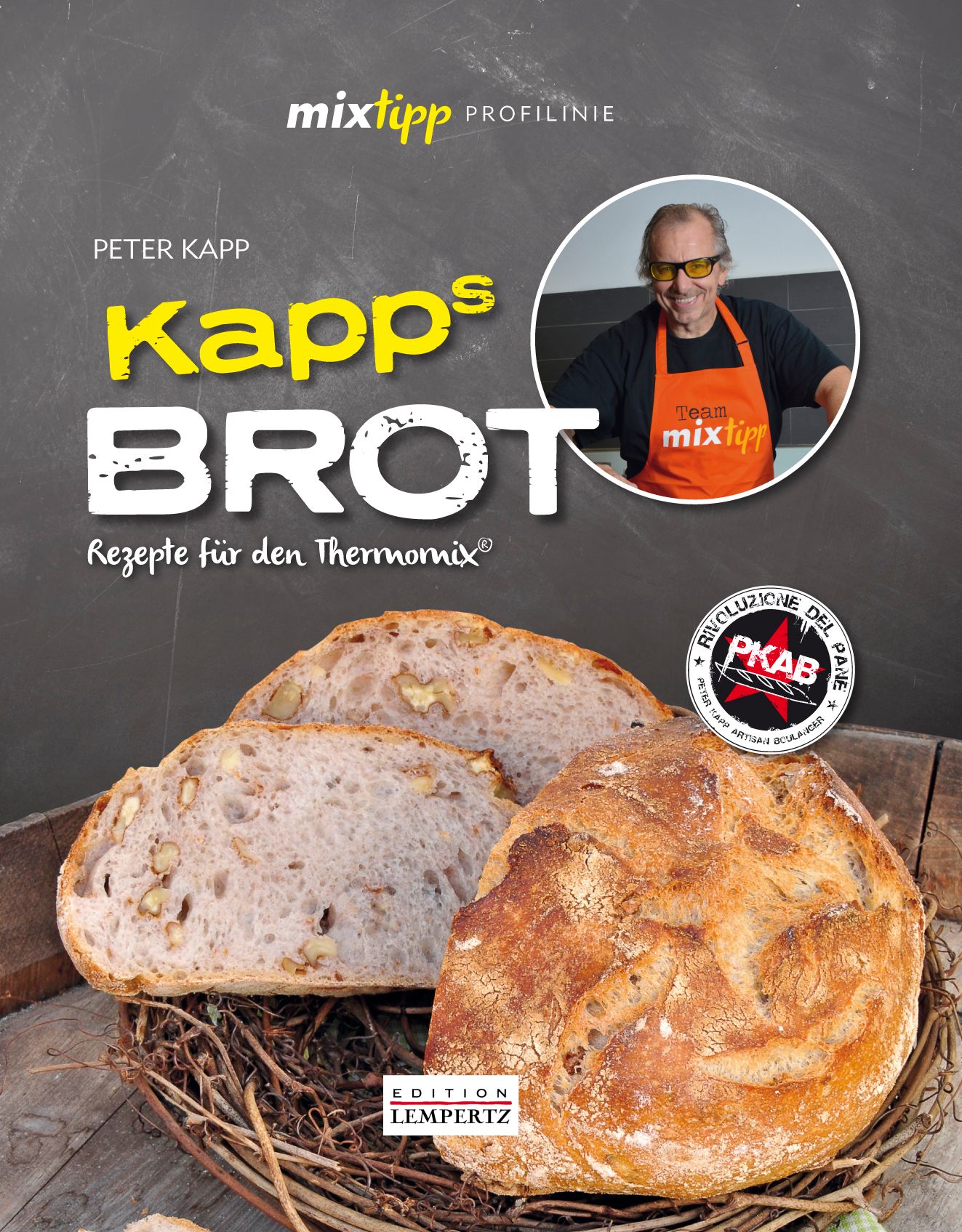 Buchcover mit Brot. Titel: Kapps Brot. Autor: Peter Kapp. Logo: mixtipp. Brot auf Holzuntergrund. Zertifizierung: PKAB.