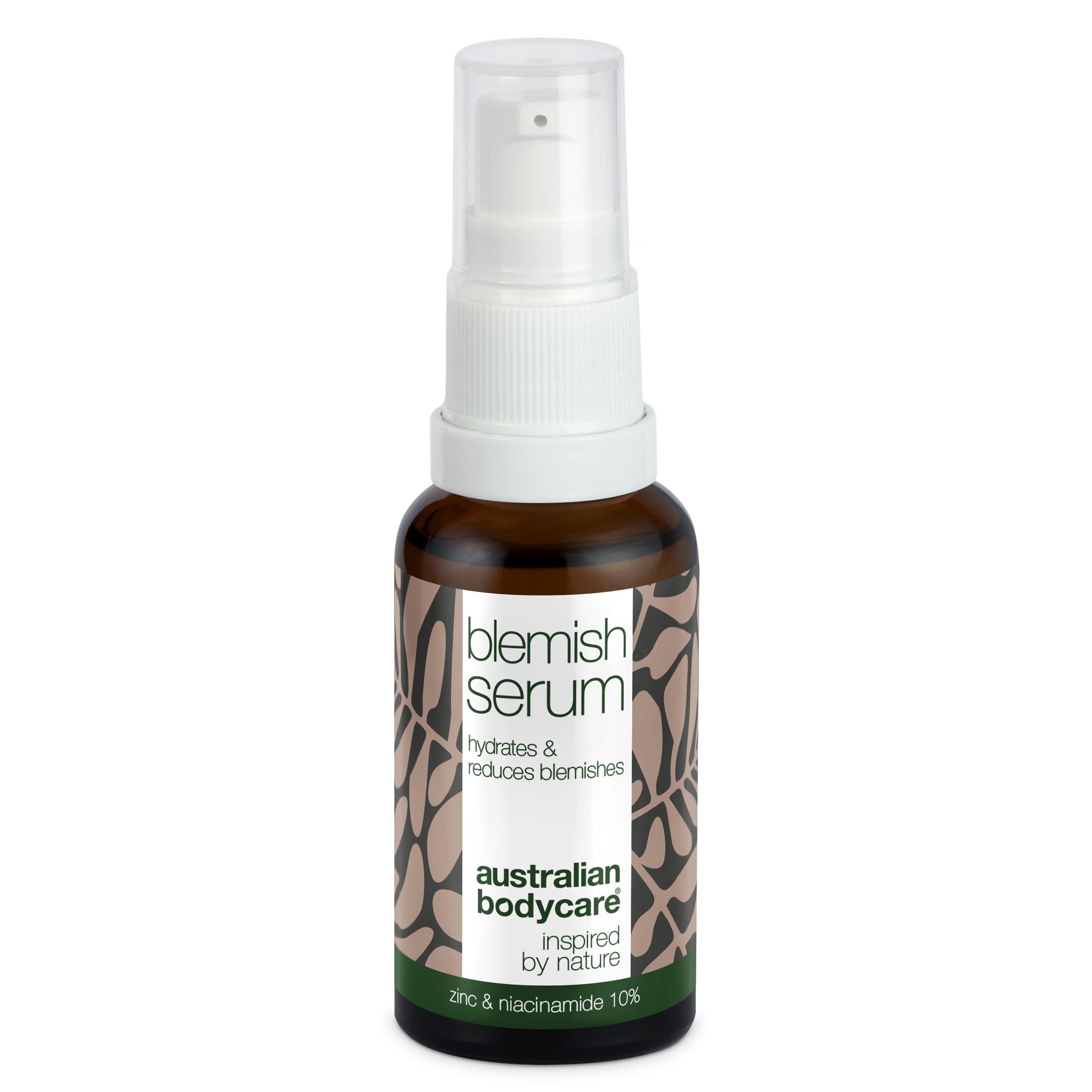 Braune Serumflasche mit weißem Pumpkopf. Aufschrift: Blemish Serum, Australian Bodycare.