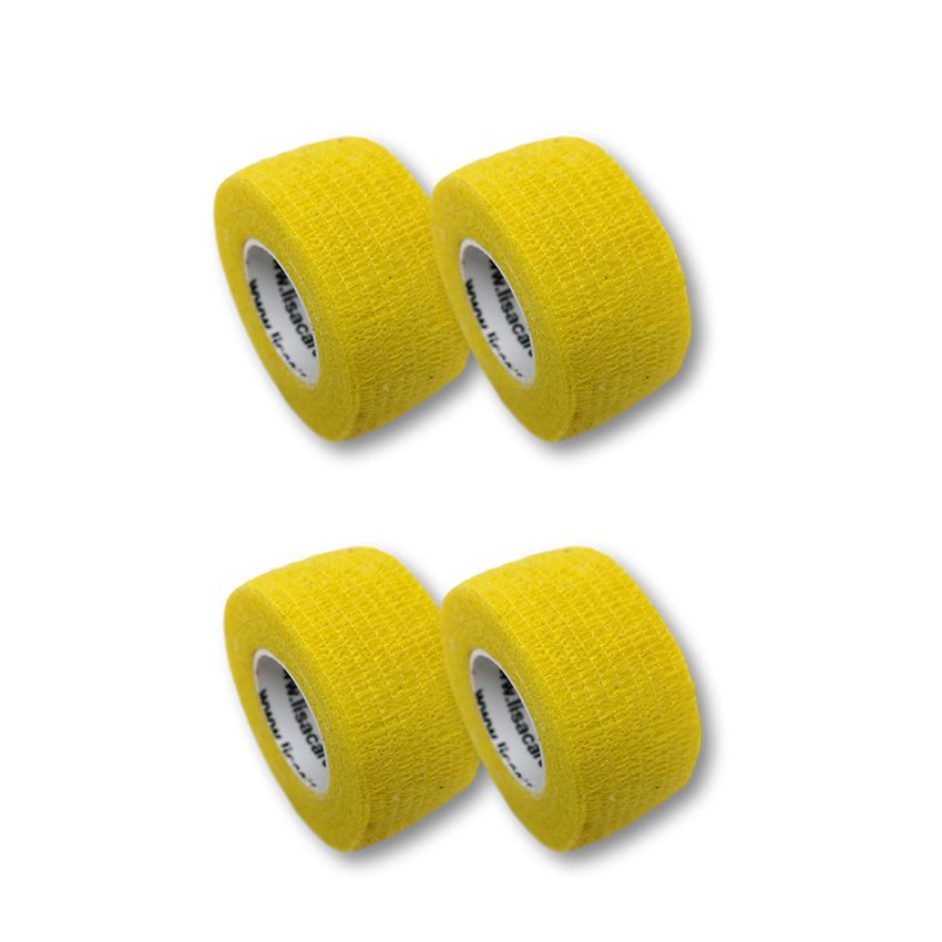 Vier Rollen gelbes LisaCare Fingerpflaster. Produktname und Marke auf der Rolle sichtbar.