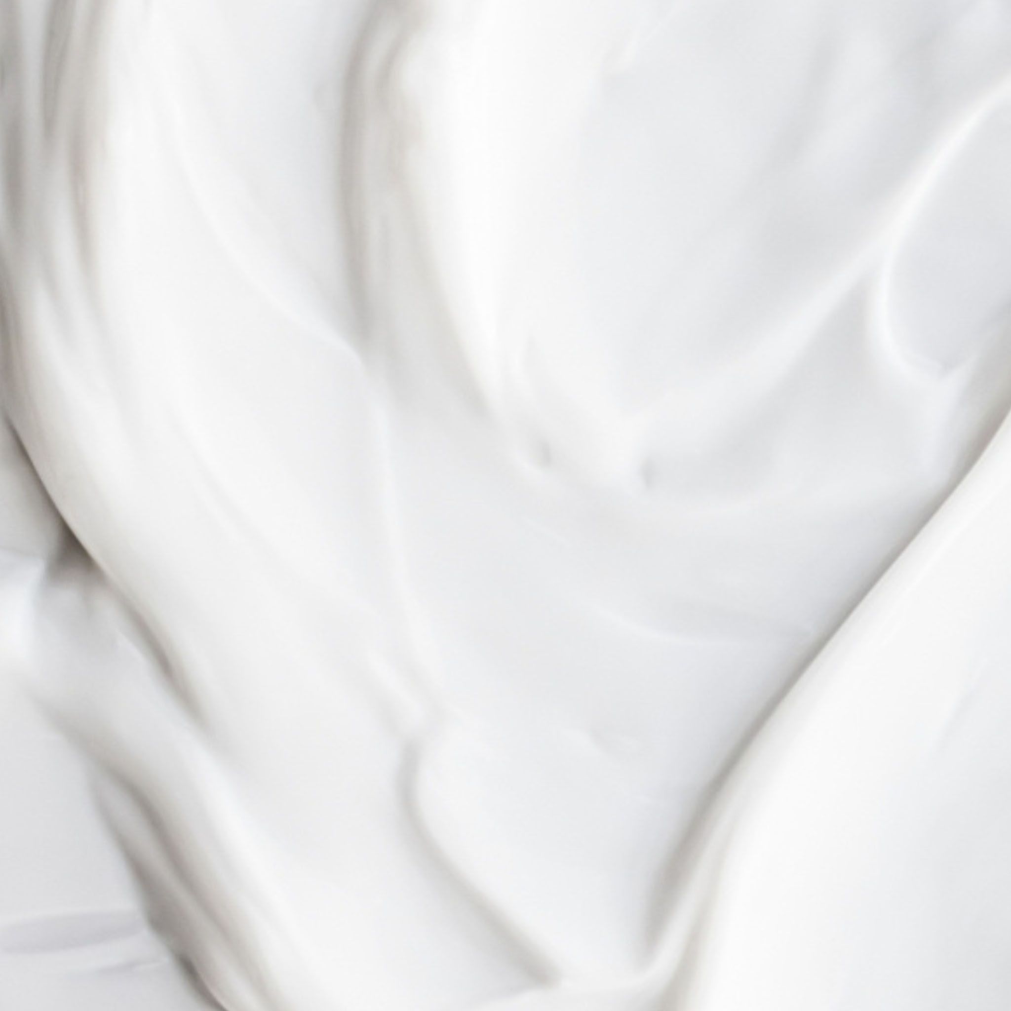 Ein Tiegel mit Centella Reinigungsbalsam, geöffnet und mit einer Probe.