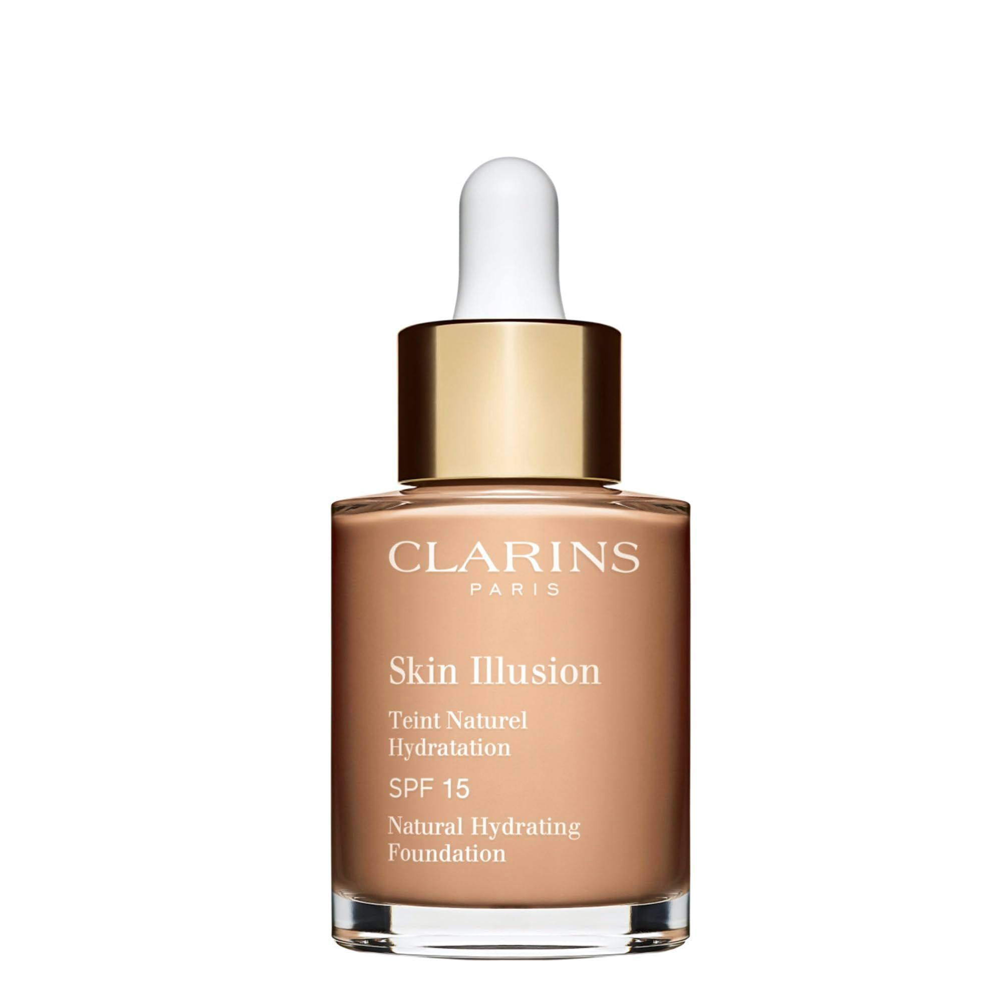 Flakon mit Foundation. Aufschrift: Clarins, Skin Illusion, SPF 15. Farbton: 108 Sand. Mit Pipette und goldfarbenem Verschluss.
