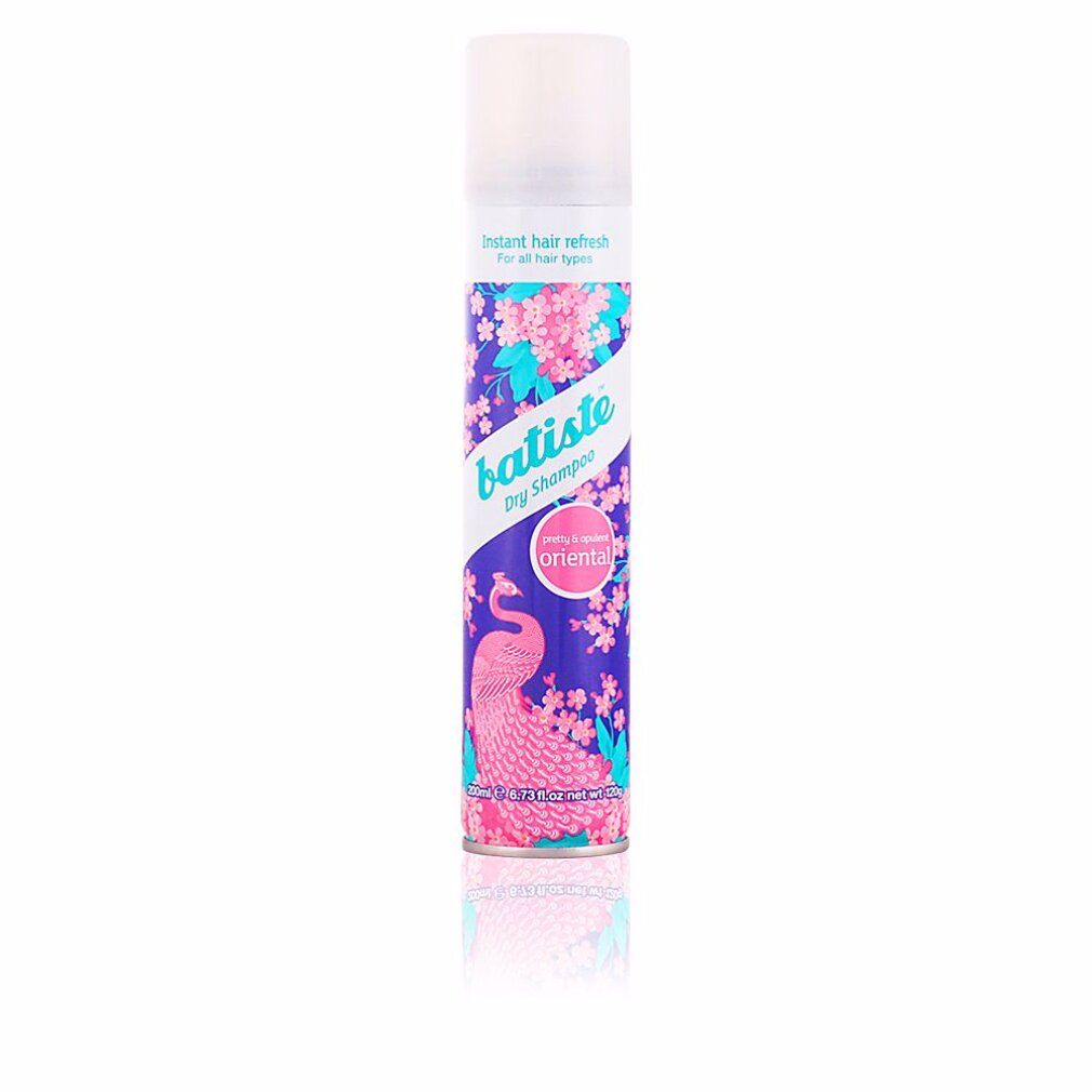 Trockenshampoo-Spraydose. Lila-weißes Design mit Pfau-Illustration und Schriftzug 'Batiste Dry Shampoo Oriental'.