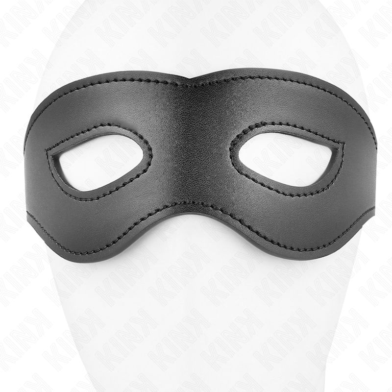 Schwarze Kunstledermaske mit ovalen Augenöffnungen, auf einem weißen Schaufensterpuppenkopf platziert. Nahaufnahme.