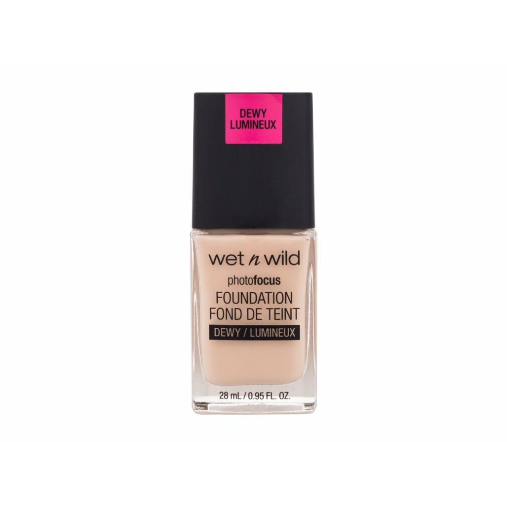 Wet n Wild Photo Focus Foundation. Rechteckige Glasflasche mit hellbeiger Flüssigkeit. Schwarzer Deckel. Produktname, Farbton und Volumen.