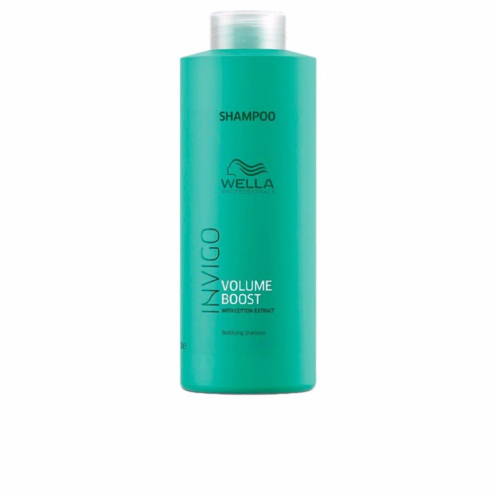 Türkisgrüne Shampoo-Flasche mit weißem Deckel. Aufschrift: INVIGO, VOLUME BOOST, Wella. Baumwollextrakt.