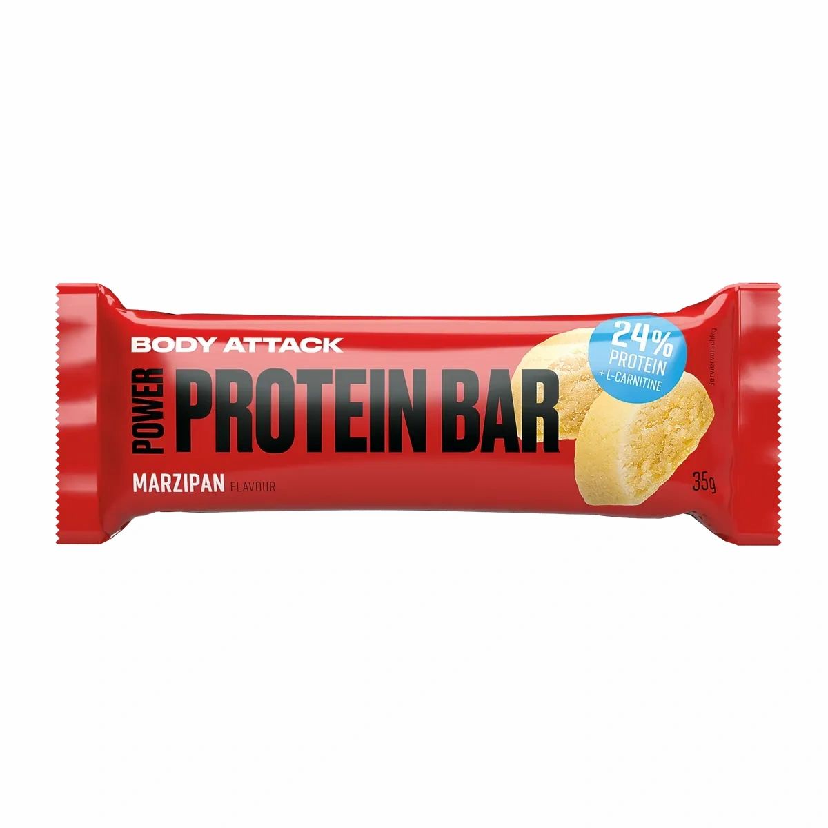 Roter Proteinriegel. Aufschrift: Body Attack Power Protein Bar, 24% Protein, Geschmack: Marzipan, 35g.