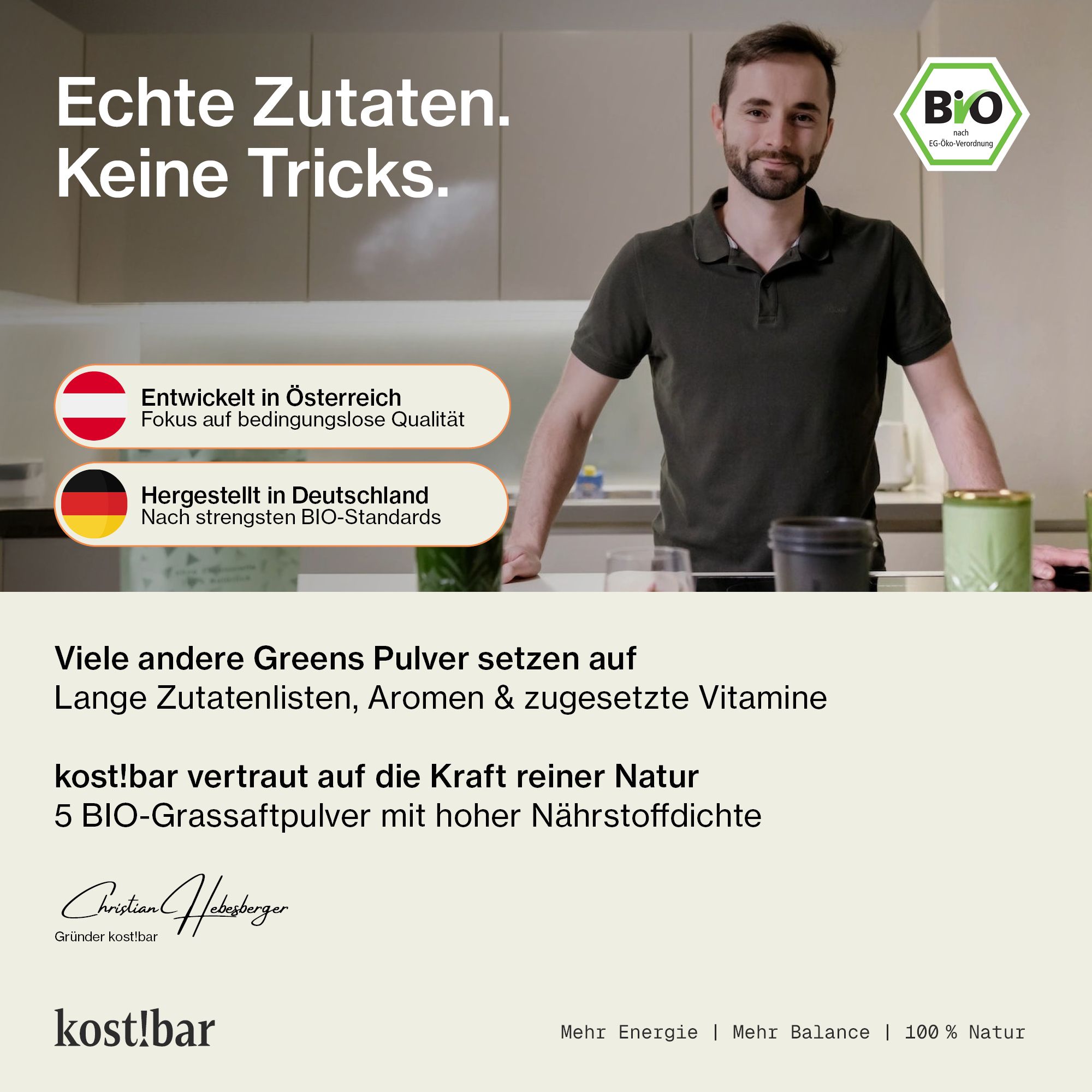 Mann vor Küche. Text: Echte Zutaten. Keine Tricks. Entwickelt in Österreich, hergestellt in Deutschland. Text: 5 BIO-Grassaftpulver mit hoher Nährstoffdichte.