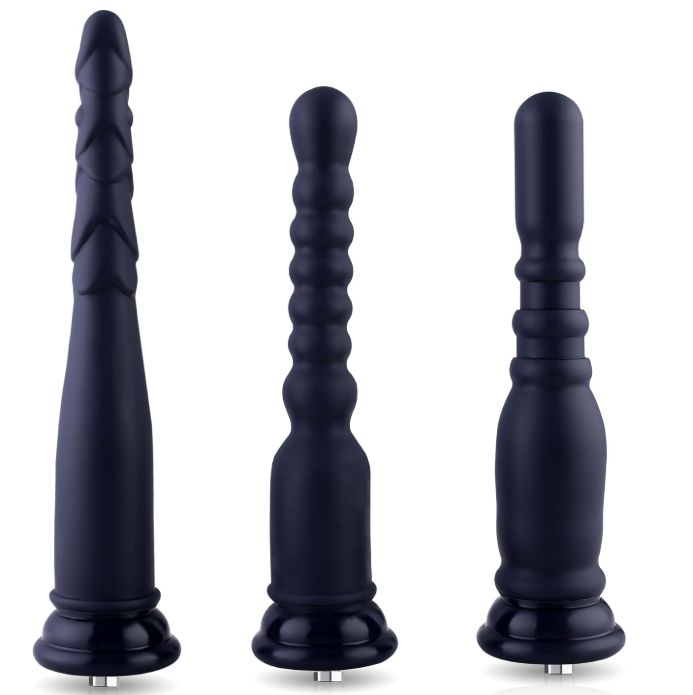 Drei schwarze, strukturierte Dildos unterschiedlicher Form.