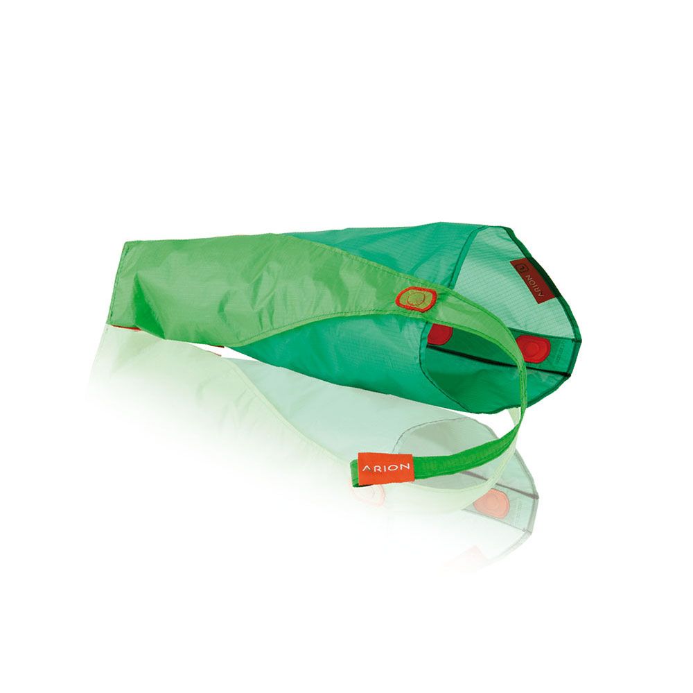 Grüne Arion Magnide Anziehhilfe. Mit orangefarbenem Griff und roter Schlaufe. Auf weißem Hintergrund.