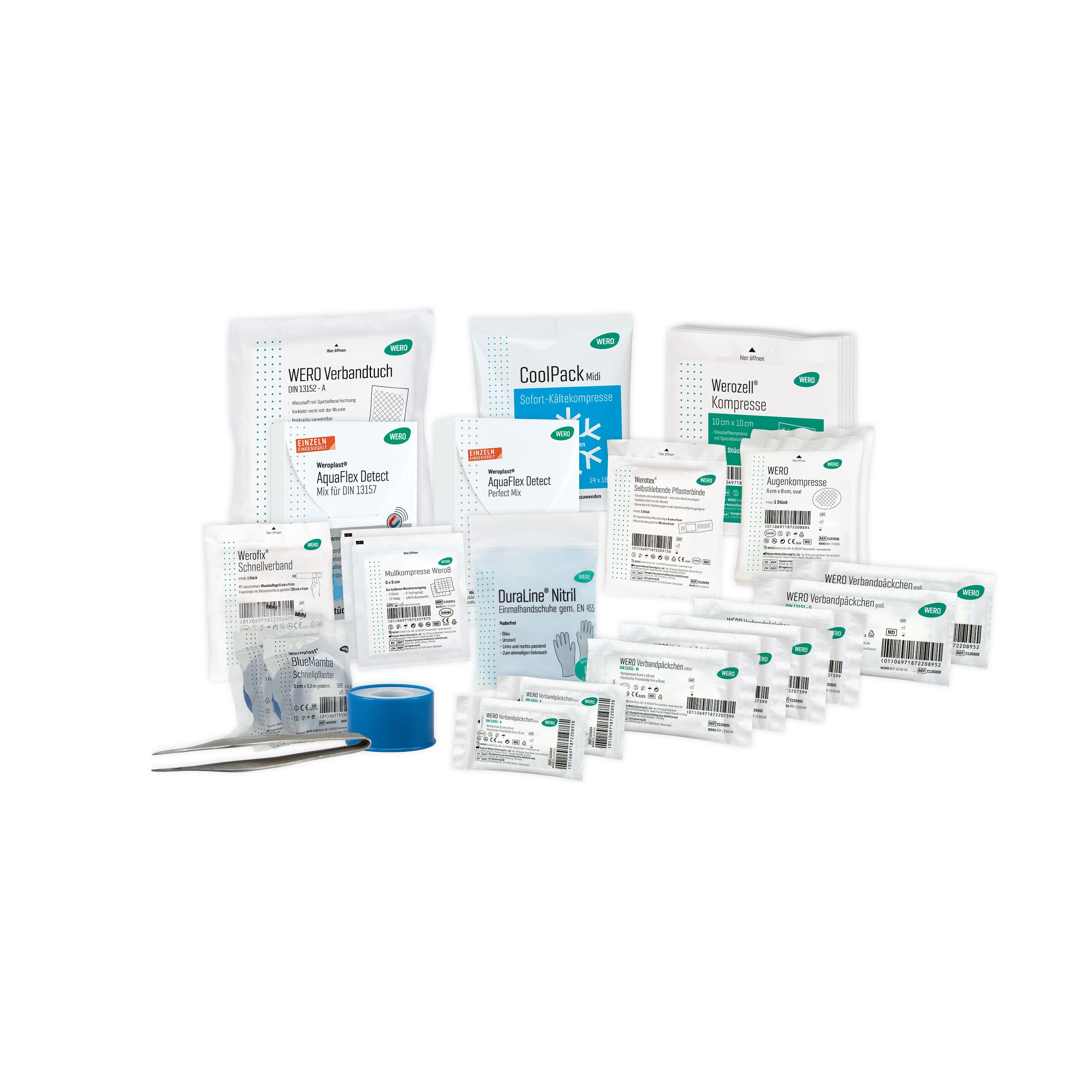 Verbandskasten mit verschiedenen Erste-Hilfe-Artikeln. Enthalten sind Verbandpäckchen, Pflaster, Kompressen, Kühlpackung, Pinzette und Klebeband.