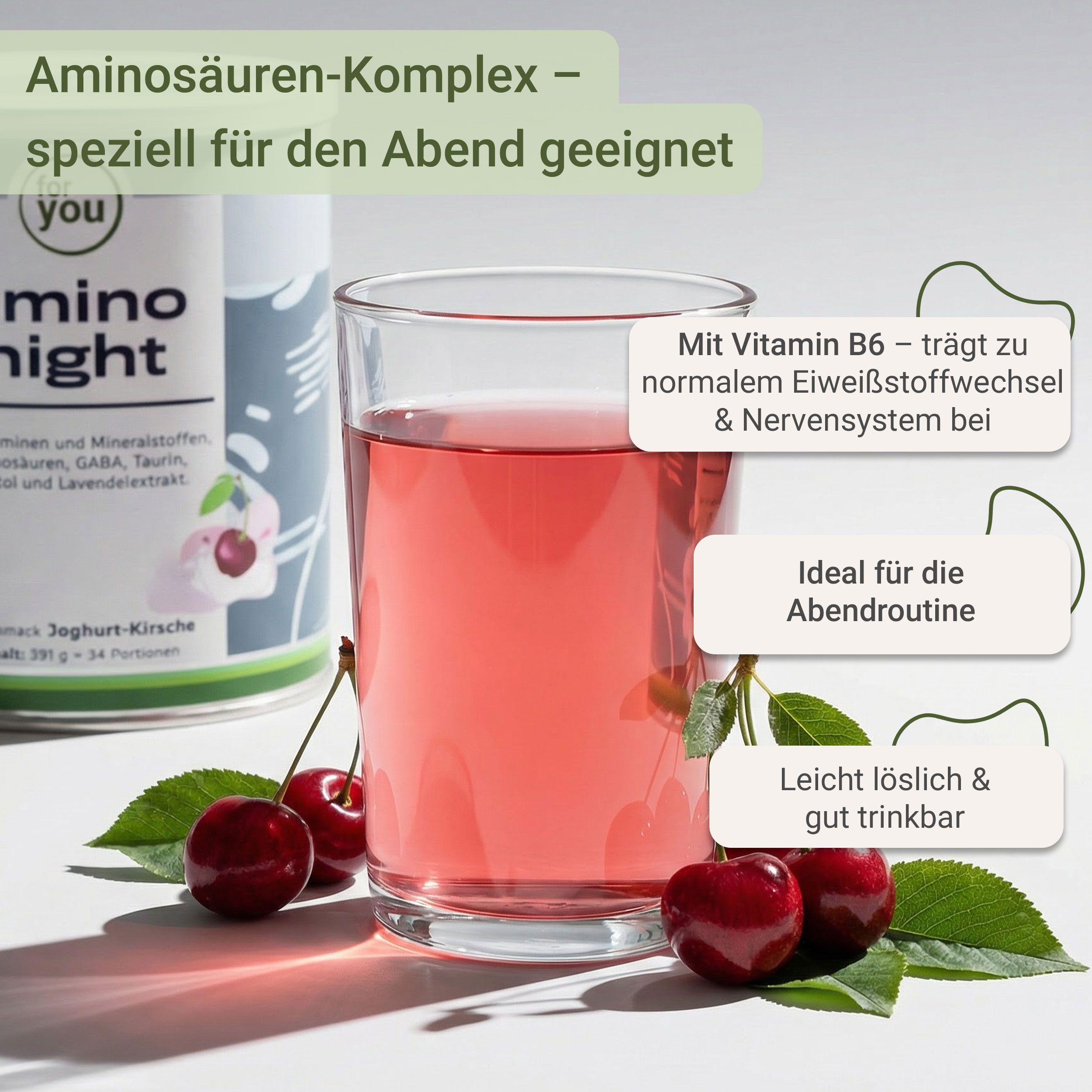 Glas mit rotem Getränk, Kirschen und Produktverpackung. Text: Aminosäuren-Komplex, speziell für den Abend. Mit Vitamin B6.