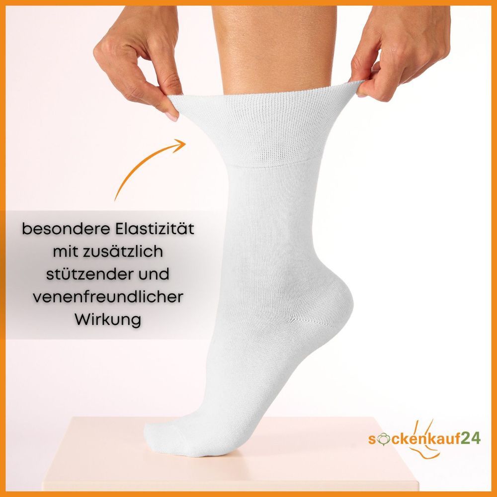 Weiße Socke wird gedehnt. Text: Besondere Elastizität mit zusätzlich stützender und venenfreundlicher Wirkung.
