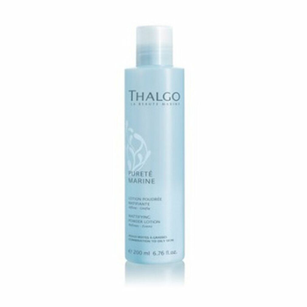 Türkisblaue Flasche mit weißem Deckel. Aufschrift THALGO, PURETE MARINE und MATTIFYING POWDER LOTION. 200 ml.