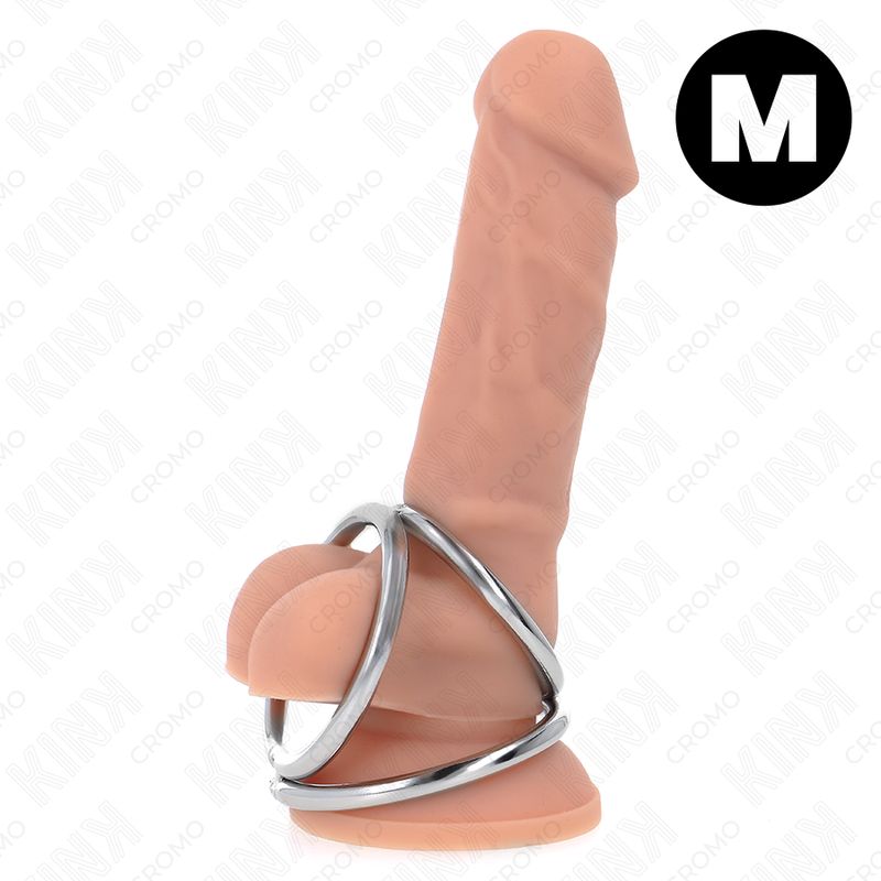 Dreifacher Penisring aus Metall, chromfarben. Ein Ring umschließt den Penis, zwei weitere bilden ein Dreieck. Hautfarbener Dildo. Größe M.