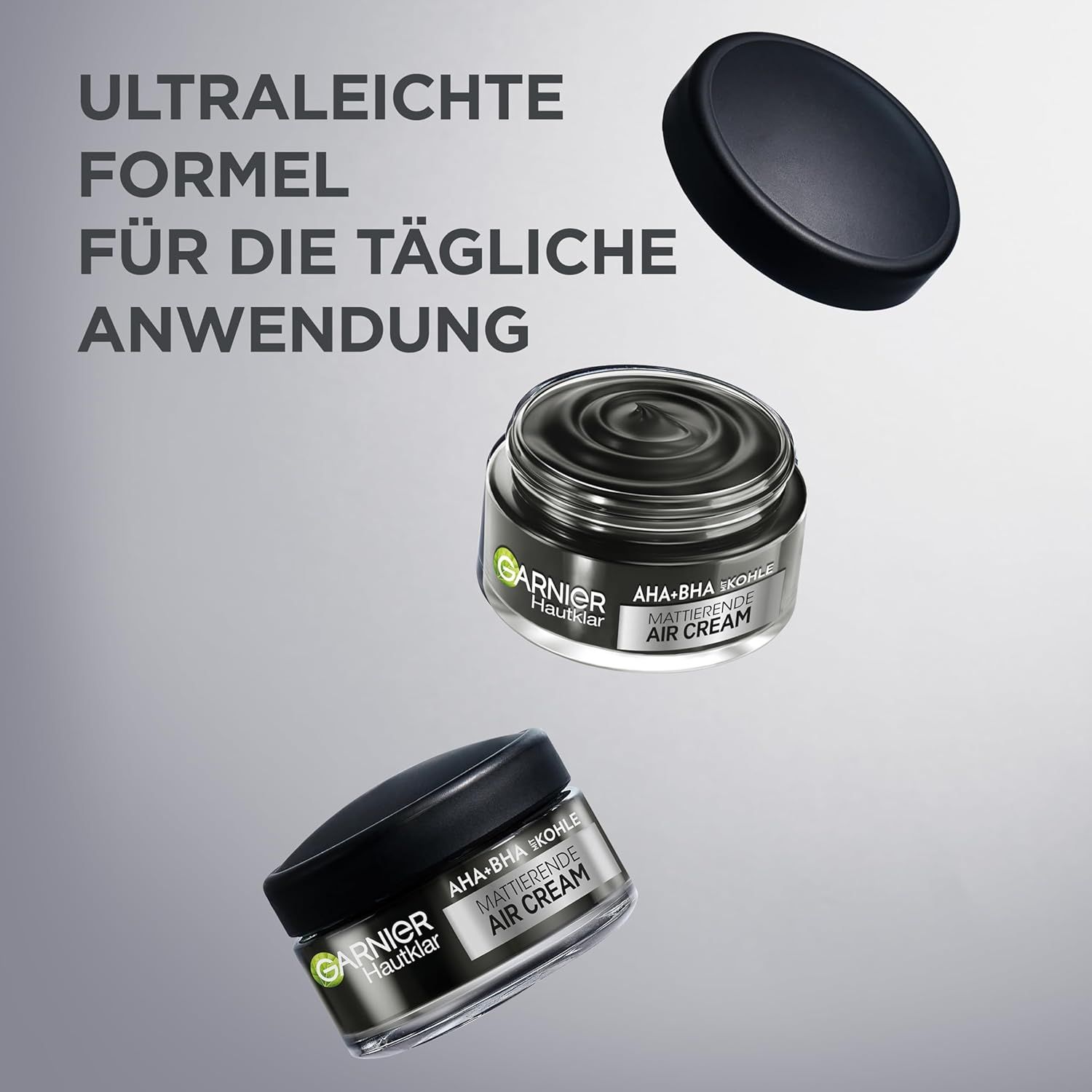 Drei Tiegel Garnier Hautklar Creme. Deckel geöffnet, Produktnamen und Text auf den Tiegeln.