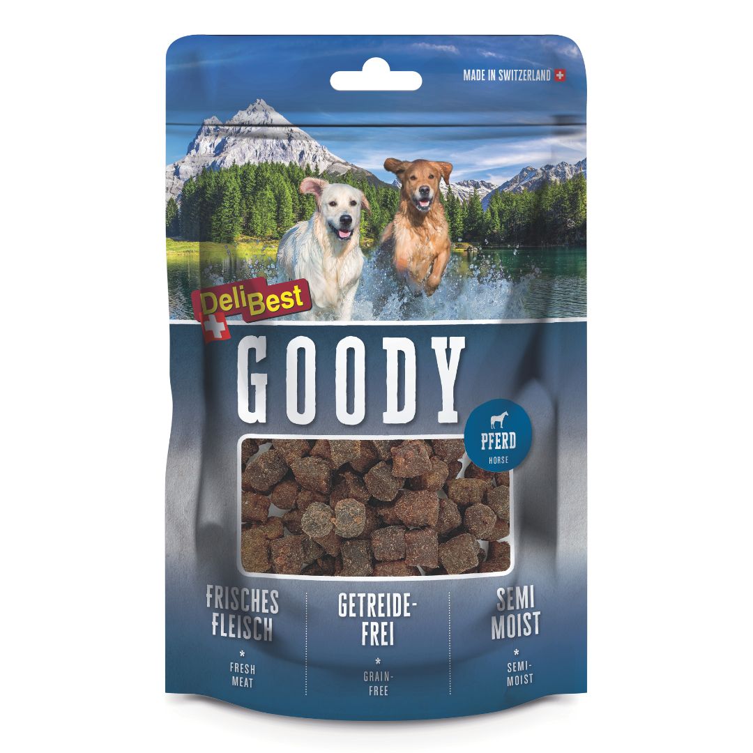 Verpackung mit Hundeleckerlis. Aufschrift: DeliBest Goody Pferd. Sichtbar: Würfelförmige, braune Leckerlis. Text: Frisches Fleisch, Getreidefrei, Semi Moist.
