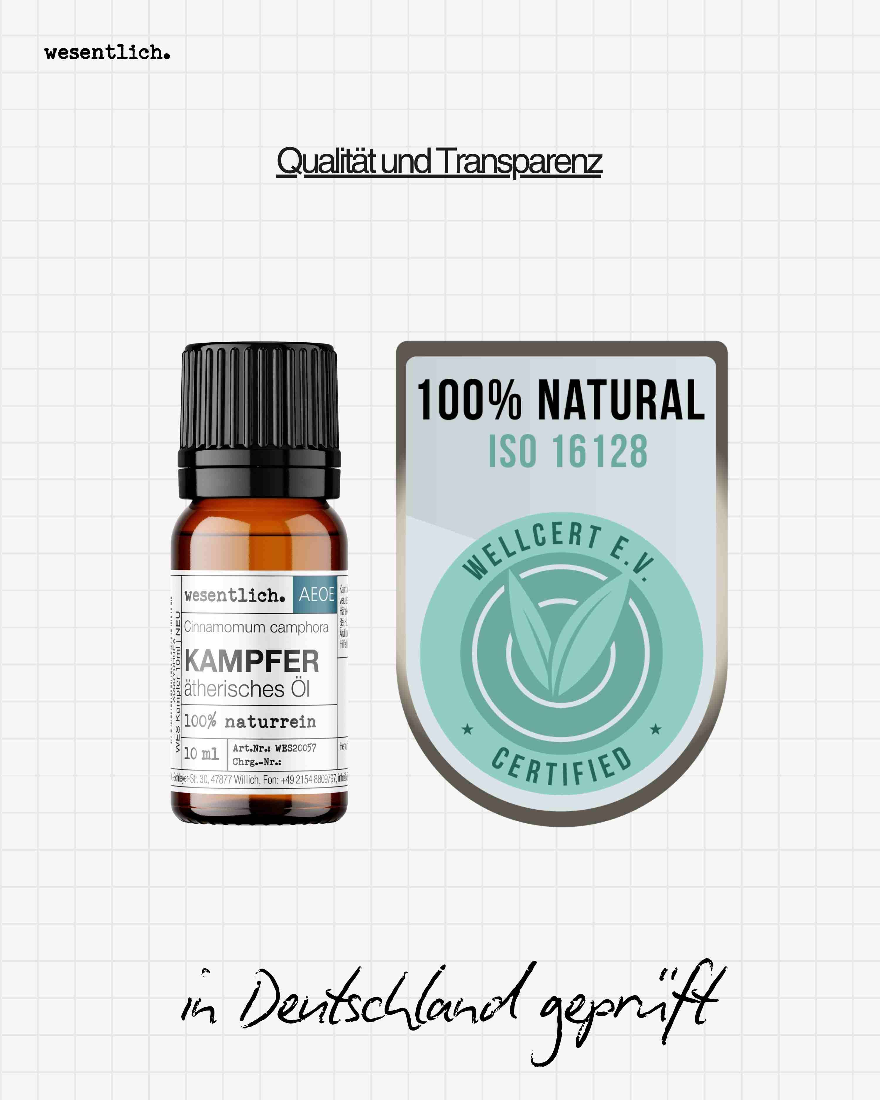 Kampferölflasche neben einem Siegel '100% NATURAL ISO 16128 WELLCERT E.V. CERTIFIED'.