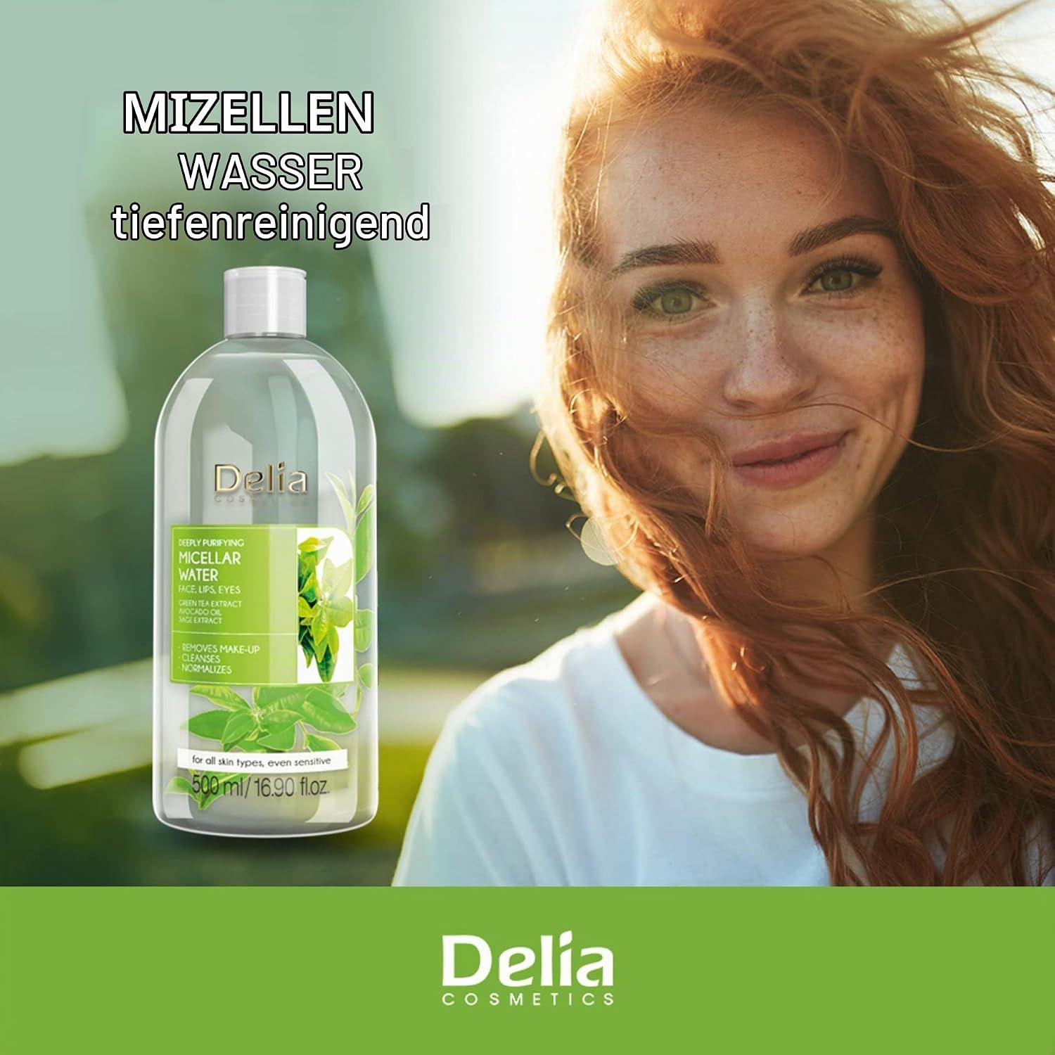 Hand mit lila Flüssigkeit, die darauf gegossen wird.