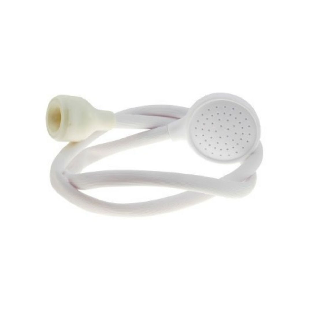 Weißer Handbrausekopf mit Schlauch. Runde Brausefläche mit Löchern. Schlauch und Anschlussstück.