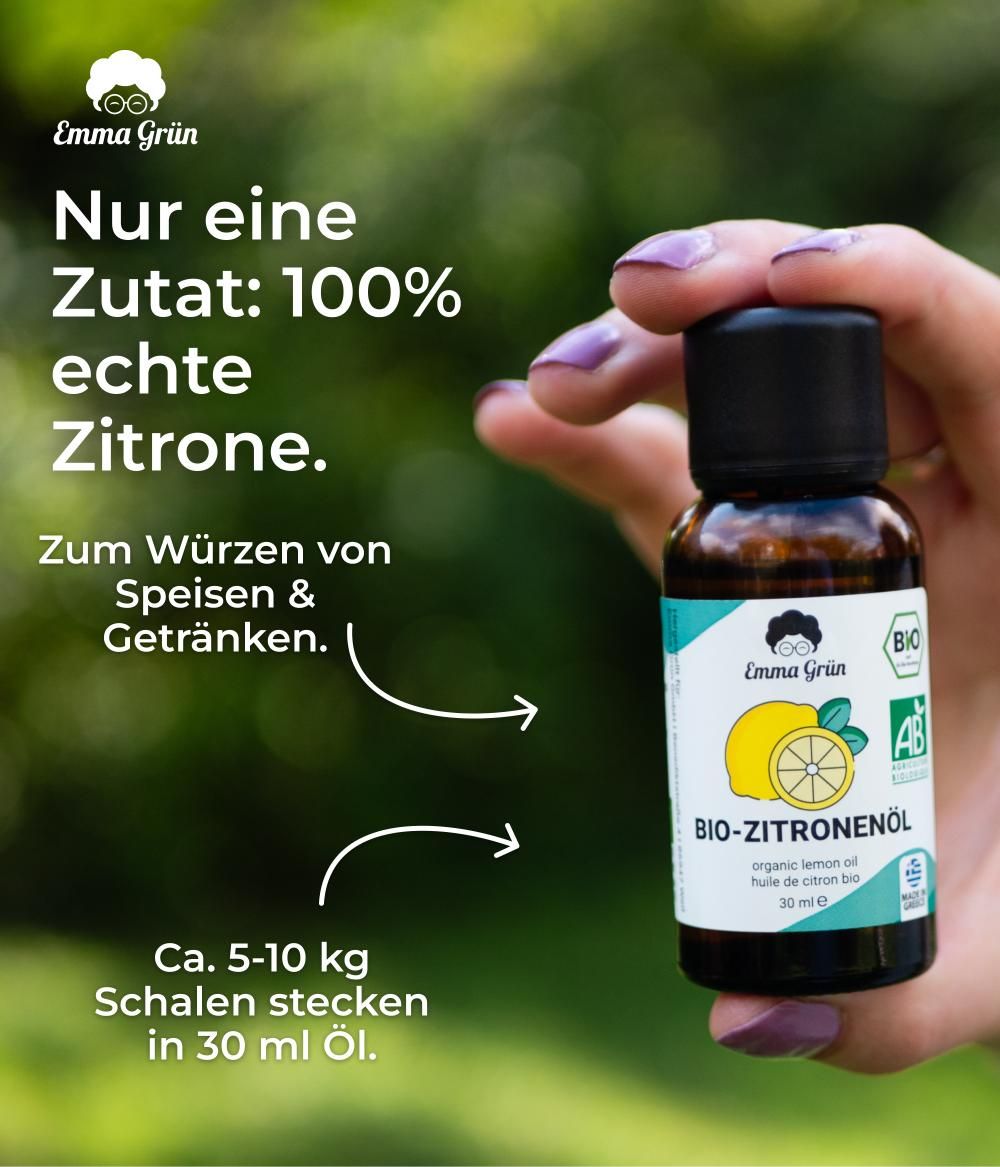 Hand hält Flasche Bio-Zitronenöl. Text: Nur eine Zutat: 100% echte Zitrone. Für Speisen & Getränke. 5-10 kg Schalen.