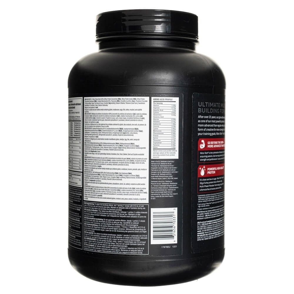 Rückseite eines schwarzen Behälters mit Muscletech Nitro-Tech Whey Protein. Zeigt detaillierte Nährwertangaben und Produktinformationen.