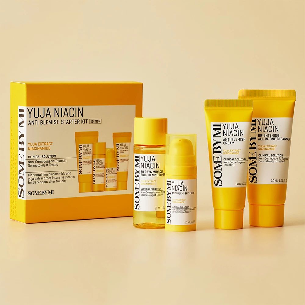 Gelbes SOMEBYMI Yuja Niacin Anti Blemish Starter Kit. Enthält Reiniger, Toner, Serum und Creme. Aufschrift: Yuja Niacin.