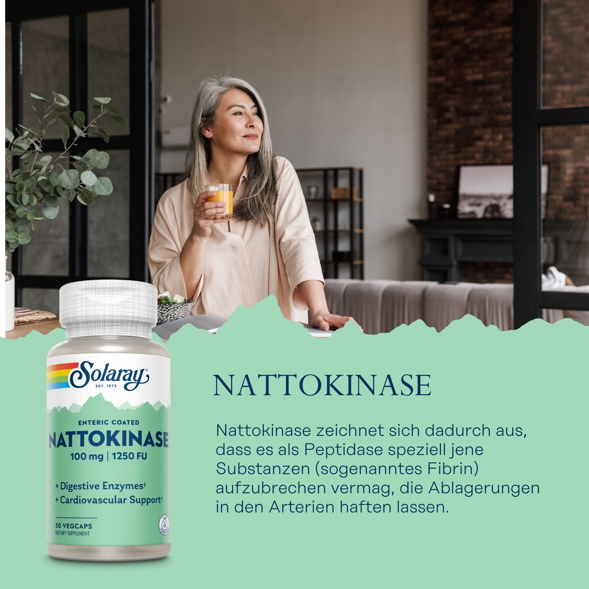 Solaray Nattokinase-Kapseln, 100 mg, 30 Stück. Aufschrift: Digestive Enzymes, Cardiovascular Support. Frau mit Getränk im Hintergrund.