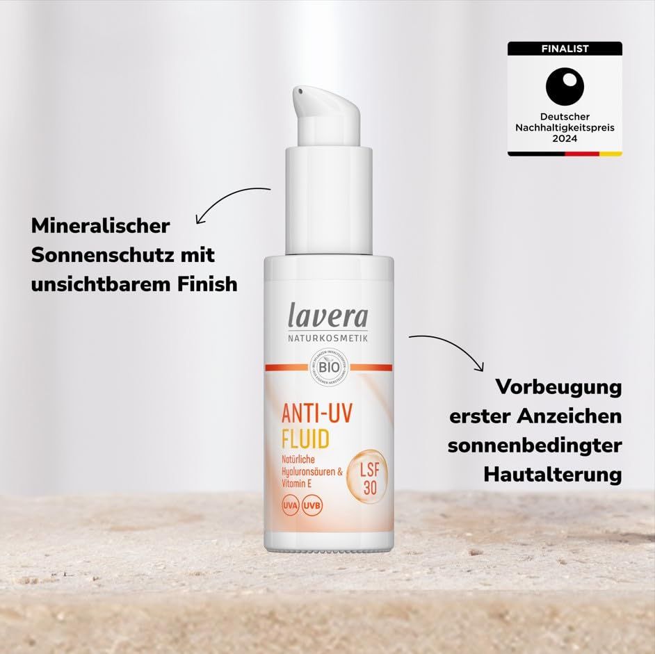 Produktflasche mit Text. Text: Mineralischer Sonnenschutz, Vorbeugung sonnenbedingter Hautalterung. Auszeichnung.