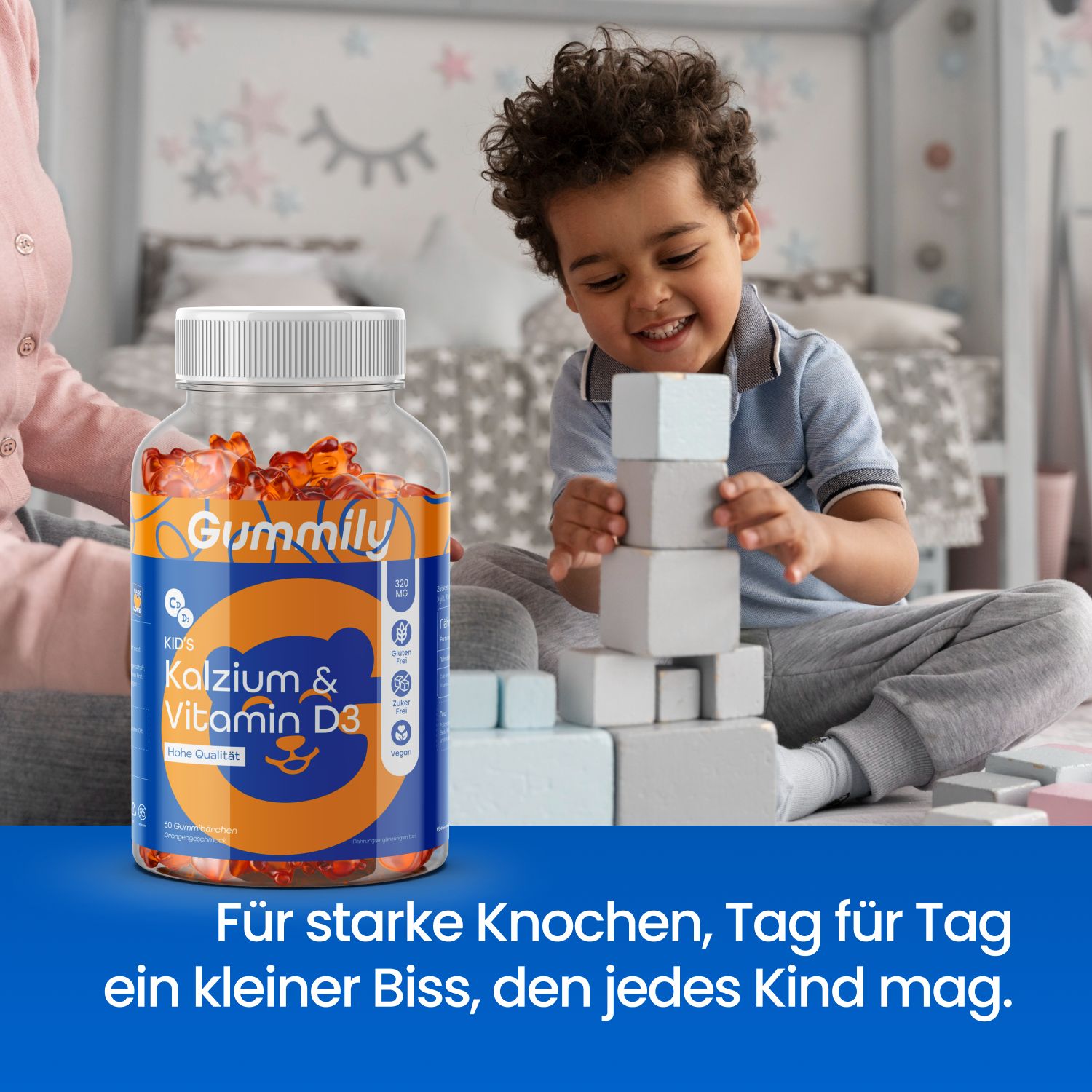 Kind spielt mit Bausteinen neben einem Glas Gummily Kinder Vitamin D3 Gummibärchen.