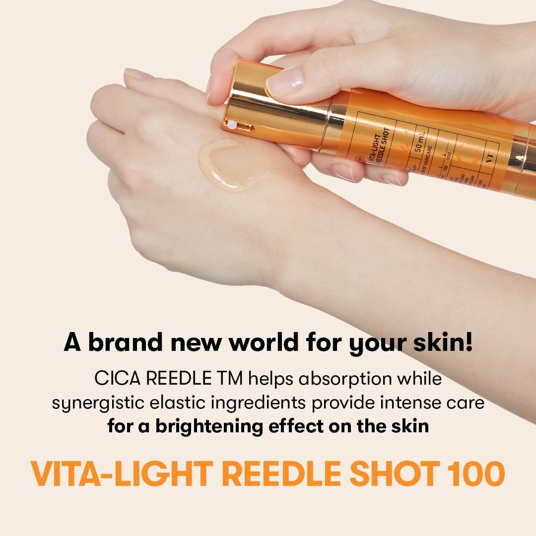 Hände tragen Serum aus goldener Flasche auf die Haut auf. VT Cosmetics Vita-Light Reedle Shot 100.