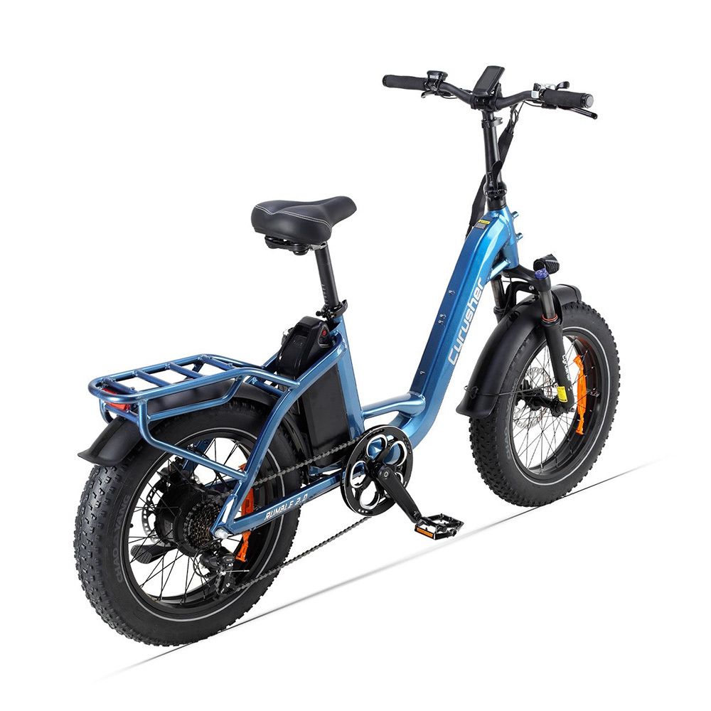Blaues E-Bike mit breiten Reifen, Gepäckträger und Akku. Schwarzer Sattel und Lenker. CYRUSHER-Logo sichtbar.