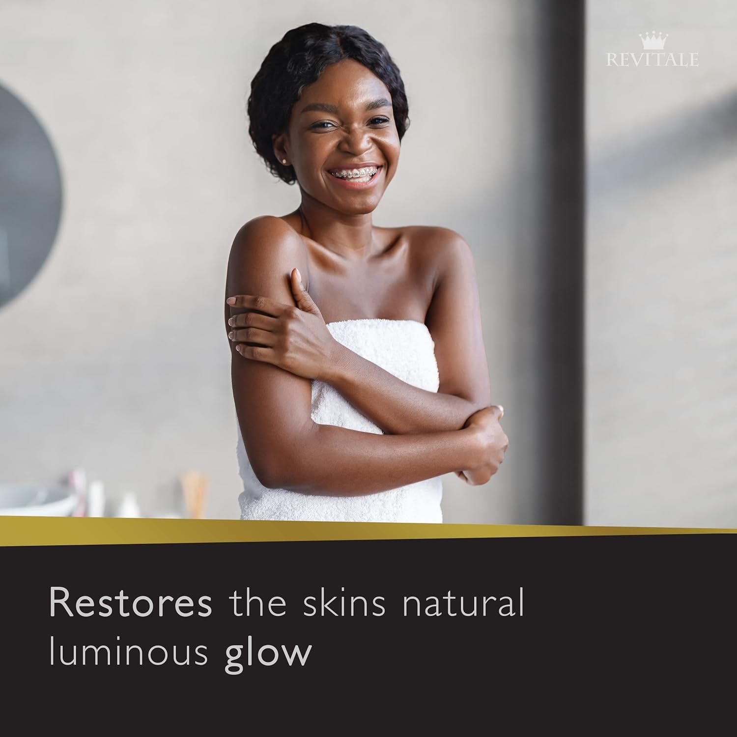Frau mit Handtuch. Text: "Restores the skins natural luminous glow".
