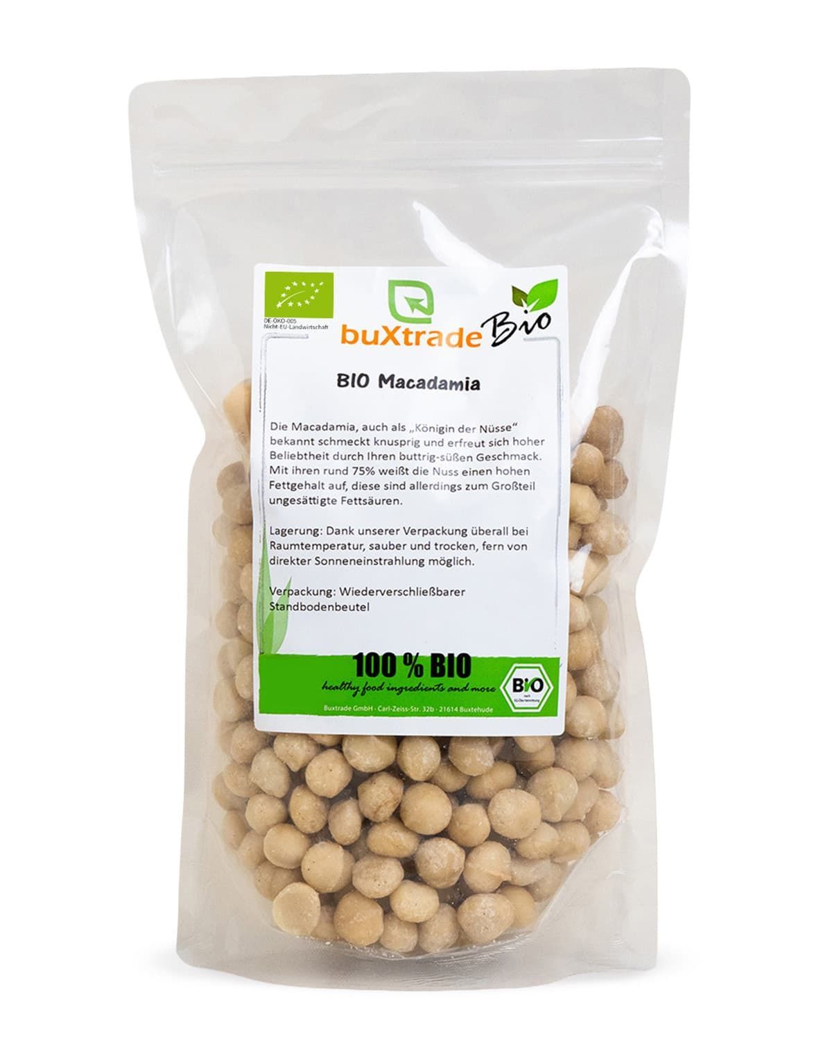 Verpackung mit Bio-Macadamianüssen, mit Bio-Siegel und Produktinformationen.