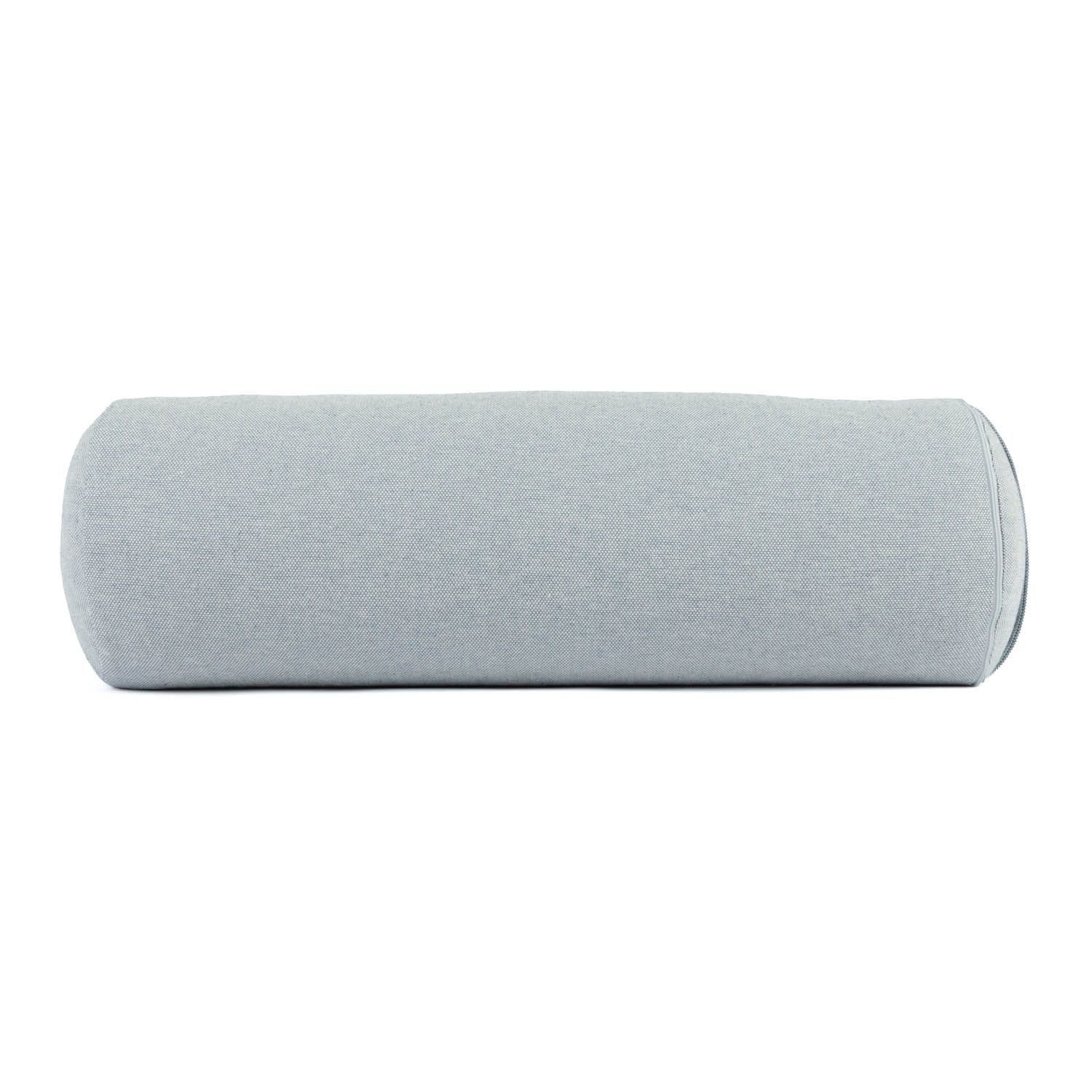 Zylindrisches Yoga-Bolster aus grauem Stoff. Abgerundete Enden. Naht entlang der Längsseite.
