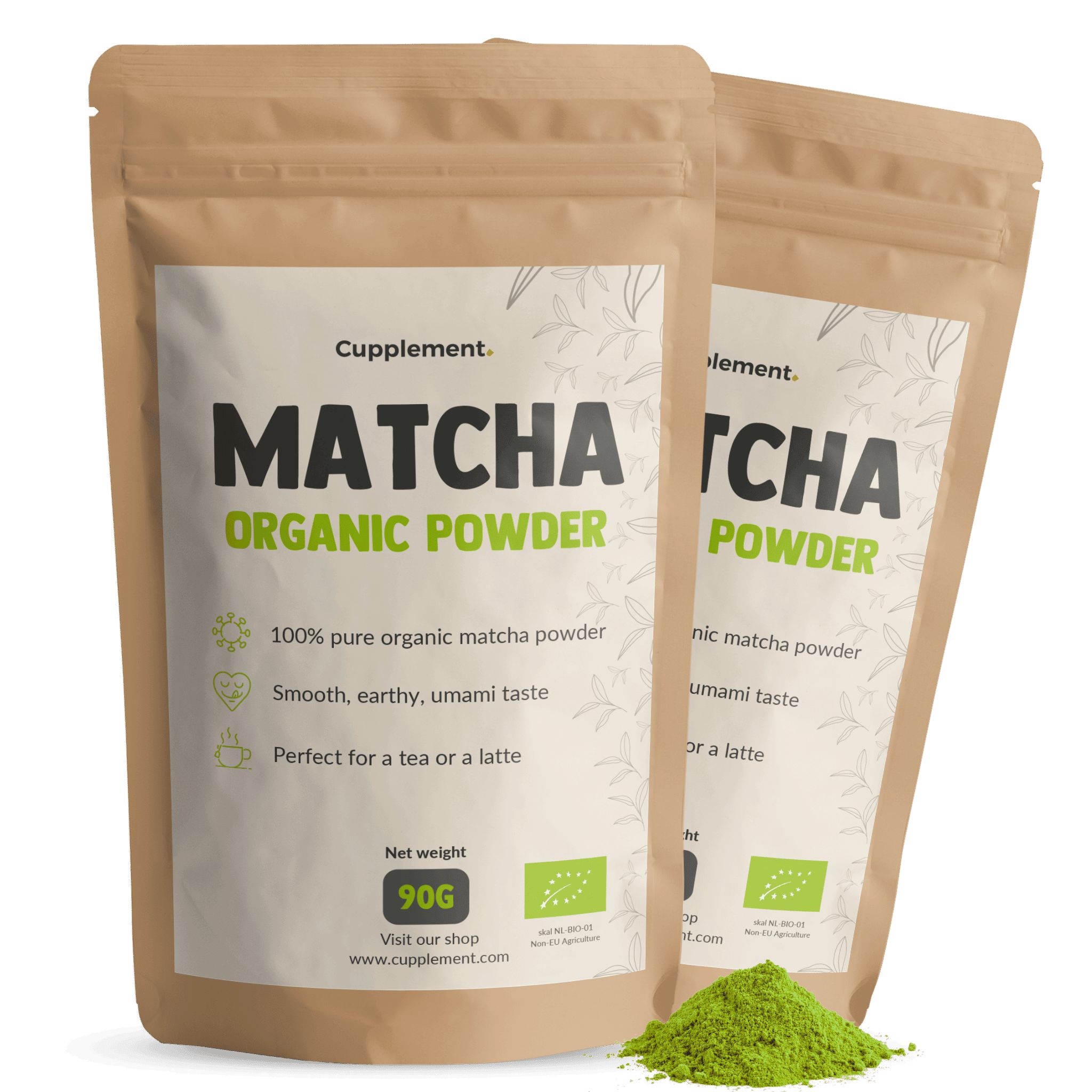 Zwei Beutel Cupplement Matcha Pulver. Braune Verpackung mit grünem Text. 90g. Bio-Siegel. Grünes Pulver daneben.