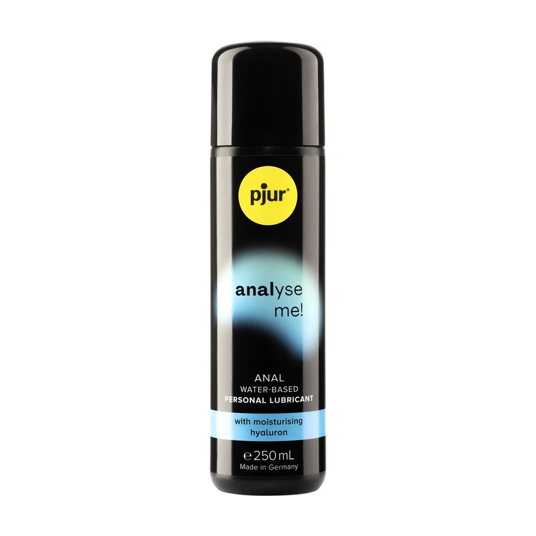 Schwarze Flasche mit schwarzem Deckel. Aufschrift: Pjur, analyse me!, ANAL WATER-BASED PERSONAL LUBRICANT, mit Hyaluron. 250ml.