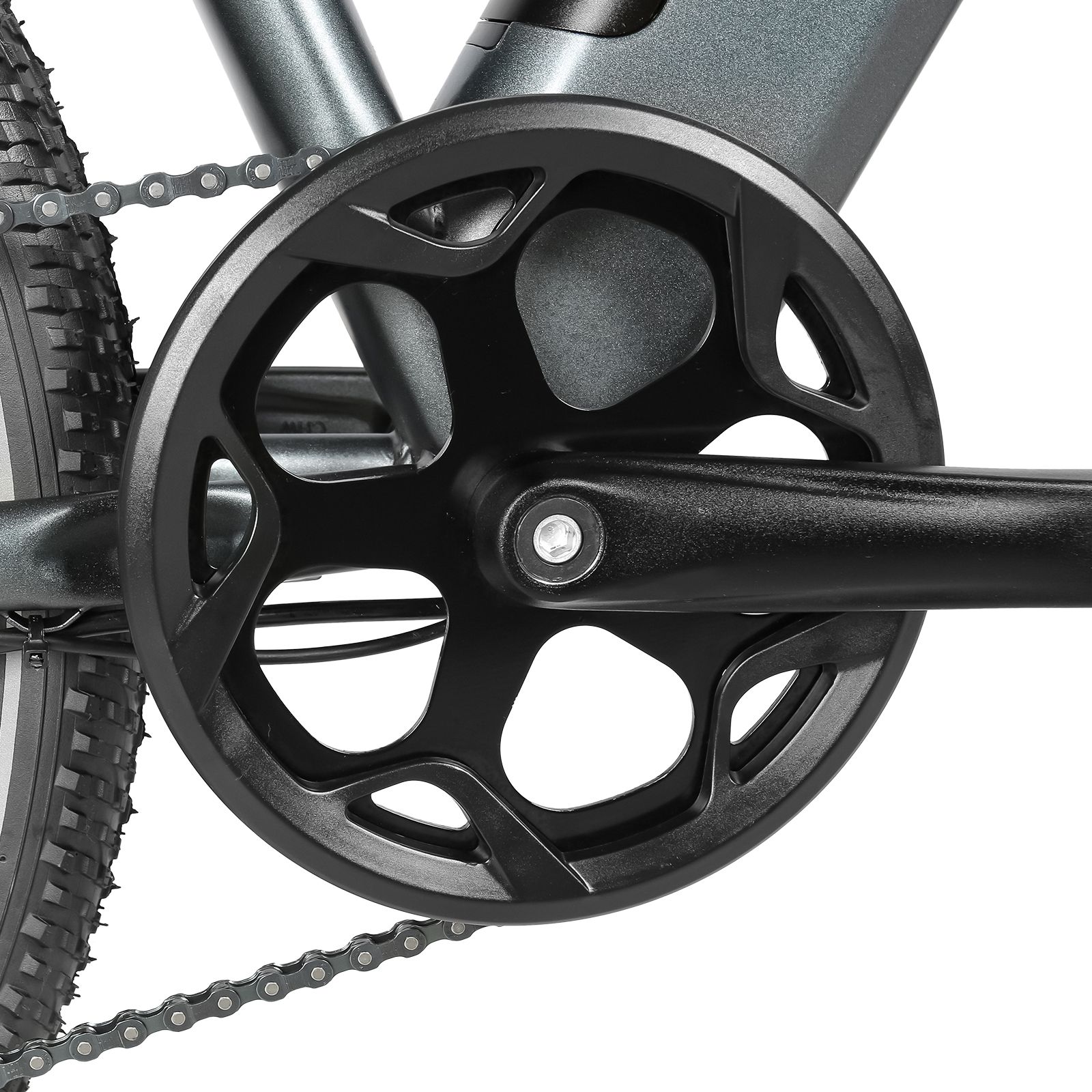 Nahaufnahme des Kettenblatts eines E-Bikes. Schwarzes Kettenblatt mit Kettenschutz. Kette sichtbar.