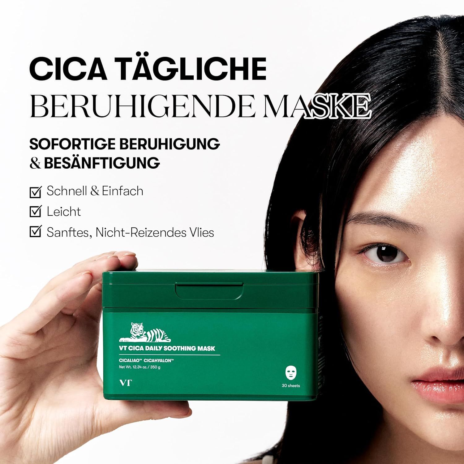 Grüne Box mit Aufschrift 'Cica Daily Soothing Mask'. Frau hält die Box. Text: Sofortige Beruhigung & Besänftigung.